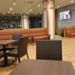 カフェ&バー きらほし - お店の前のテーブル席。ほとんどのお客さんがこちらで食事すると思います。