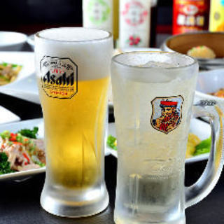 紹興酒やビールなど、種類豊富なドリンクを飲み放題でご堪能