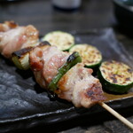 Sumibi Yakitori Yoshifuru - はさみとズッキーニ