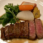 레스토랑 스푸운 - 흑모 와규 스테이크♬
                      런치 가격에 품질이 좋고 양도 충분합니다.
                      곁들임 채소도 맛있습니다!