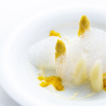 小笠原伯爵邸 - ホワイトアスパラガス　カリフラワー　マイナス196度のカラスミパウダー