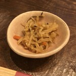 そばと地酒 彩華 - お通しは切干大根