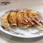 天津 - 焼き餃子。手造り感あるモチモチした美味しい餃子でした♡