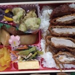 花まつおか - 名古屋味噌カツ弁当864円