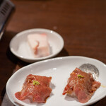 やきにくグレート&ホルモン - 2020.6 お通し（290円）低温調理和牛握り