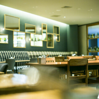 広々として居心地のよい空間！地下鉄からも直結で好アクセス