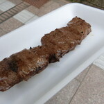 飛騨牛のこもり - 飛騨牛の串焼き(550円)