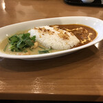 ココス - シーフードグリーンカレー
            &バターチキンカレー 1190円