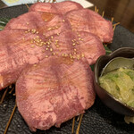 Yakiniku Sakaba Gyudo Ikebukuro Nishiguchi Ten - 上タン！！ネギ塩がついてくるのも嬉しい！！美味しい！！