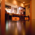 肉料理 神谷 - こじんまりとして、落ち着いた店内。