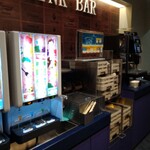 Saizeriya Matsusaka Advance Mall Ten - 饮料吧台周围经过了改装