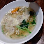 上海華龍 - 【2020.9.17(木)】本日のランチ①(塩味ワンタンラーメン＋五目チャーハン)800円の塩味ワンタンラーメン