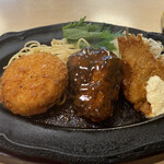 レストラン＆コーヒーソルト - 2020年10月。ハンバーグとカニクリームコロッケとアジフライのセット。750円。