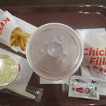 ケンタッキーフライドチキン - ドリンクが主役を食うビジュアル