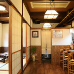 旬や ていじ - 店内は、どこか懐かしい昭和の雰囲気""