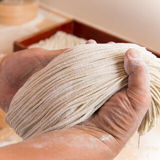 職人技が冴えわたる"四たて蕎麦"