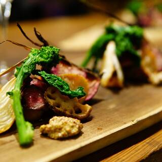 お肉の盛り合わせはシェアにオススメ！逸品料理も多彩にご用意★