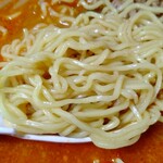 丸初 - 麺アップ 丸初さんおなじみの細麺で茹で加減も絶妙