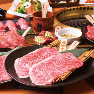 "Three Types of Courses Featuring Hida Beef, Selectable by Scene"