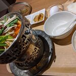 薬膳火鍋しゃぶしゃぶ 小尾羊 - 麻辣風もつ鍋定食2