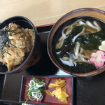 釜田 - カツ丼　980円　（うどん付）　パパ