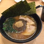 かっぱ寿司 - 「吉祥寺武蔵家」と「長尾中華そば」のWコラボによる「煮干しとんこつ醤油ラーメン」