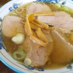 新清 - 料理写真:チャーシュー麺！厚手のチャーシューが6枚(1枚重なり)！