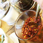 バンコックポニー食堂 - 酢と唐辛子を大胆に加えます。