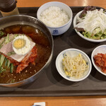 Korean Kitchen 3 Biki no Kobuta Yamanochi Ten - 冷麺セット。