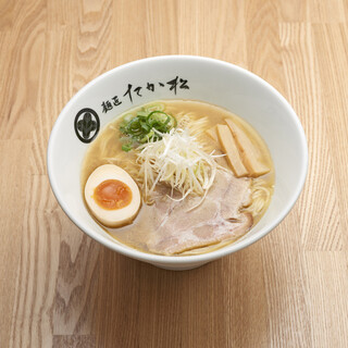 季節限定のラーメンもあります！トッピングやごはんものも充実