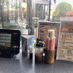 正岡 - メニューで選びタブレットでオーダー
なぜか、酸っぱいドレッシングだけ据え置き