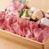 肉処 千里庵 - 料理写真:様々なシーンで重宝される「千里庵のお肉の箱盛り」。こだわりの上質な佐賀牛には、千里庵特製の薬味を添えて味の変化を楽しみながら堪能できます。三人盛りから六人盛りまで選べるのもうれしい限り。
