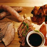 海とお肉のバル かるねーじゅ - 肉5種盛り