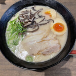 大阪城 豚骨らーめん 秀侍 - 豚骨煮玉子ラーメン