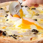 トリュフとポルチーニソース、半熟卵のビスマルク