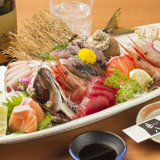 毎日仕入れる新鮮魚介◎お造りや元板前の店主が握る寿しをどうぞ