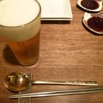 まつの実 - ドリンク写真:2012.10 まずはビールですよね：笑