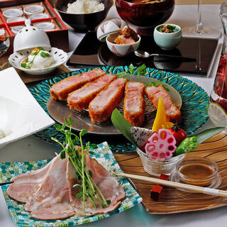 ブランド豚を選べるコースをご用意。テイクアウトもございます。