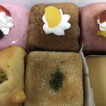 熟成純生食パン専門店 本多 - あまおう苺クリーム、和栗クリーム、鹿児島さつま芋クリーム、チーズ、焼きビーフカレー、スフレチーズ