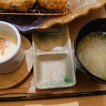 とんかつ みそ家 - 茶碗蒸しと豚汁　茶碗蒸しの桜えび、いい味出してる！