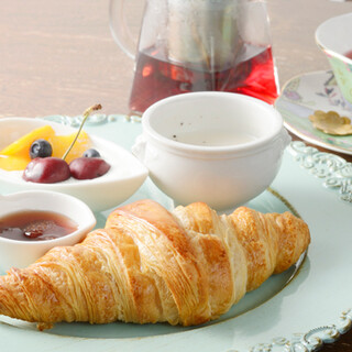 お好みのパフェと一緒に、こだわりのコーヒーや紅茶をどうぞ◎