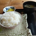 鰓呼吸 - 「こぼれ生本鮪鉄火丼」の盛られる前