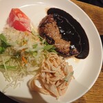 New Tokyo Beer Hall Yurakucho Denki Biru Ten - デミグラスハンバーグ