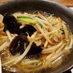 24時間 餃子酒場 - モヤシ湯麺