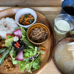 ムスビカフェ - Aランチ(バターナッツかぼちゃと万願寺とうがらしのキーマカレー) ¥1600