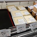 小さな道の駅 ひよしのさとマルシェ - 残ってた木綿豆腐、絹豆腐を購入する