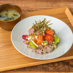 炙りマグロと炙りサーモンの和風poki丼