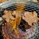 牛角 - タン塩焼けてま～す！