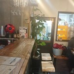 PERSONA BREWERY - 從吧台看釀造室的景象