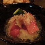 煮込み屋 大将 - お通しの帆立とトマトのマリネ